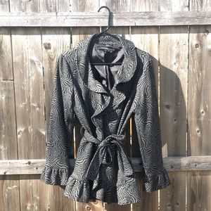 Light jacket with waist tie